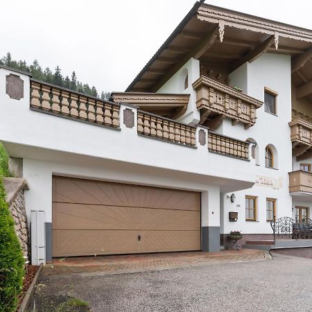 Quaint Apartment In Hainzenberg Near Horbergbahn Exterior photo