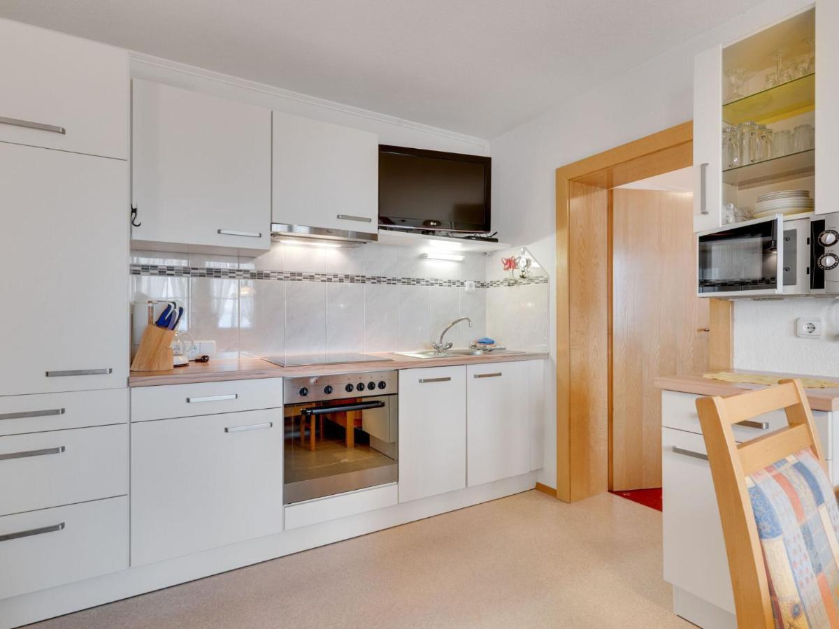 Quaint Apartment In Hainzenberg Near Horbergbahn Exterior photo