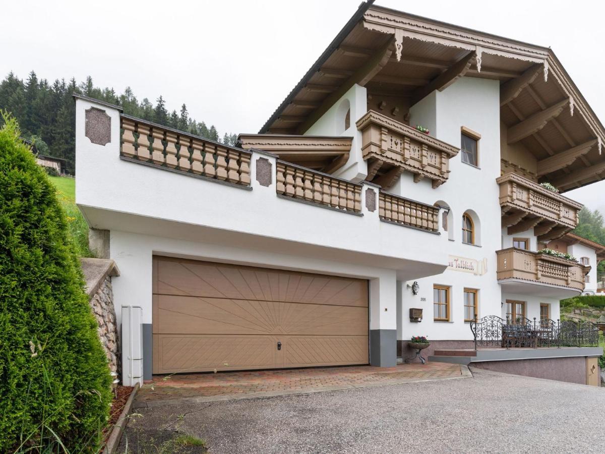 Quaint Apartment In Hainzenberg Near Horbergbahn Exterior photo