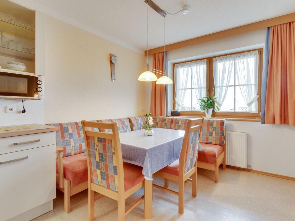 Quaint Apartment In Hainzenberg Near Horbergbahn Exterior photo