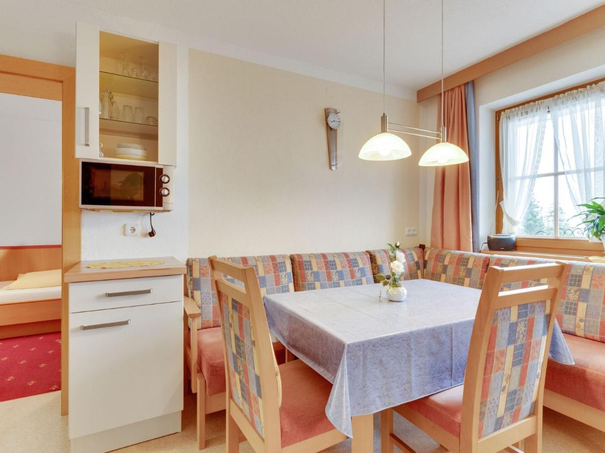 Quaint Apartment In Hainzenberg Near Horbergbahn Exterior photo