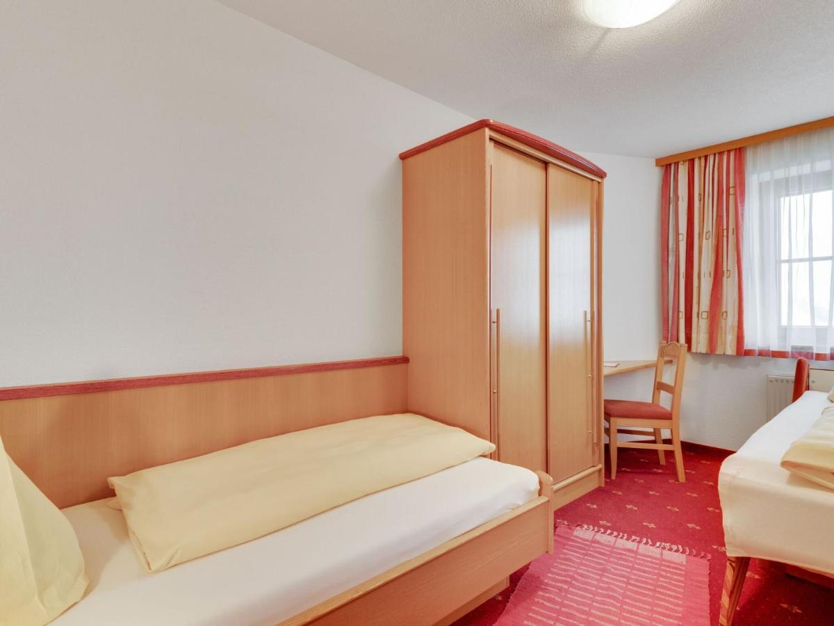 Quaint Apartment In Hainzenberg Near Horbergbahn Exterior photo