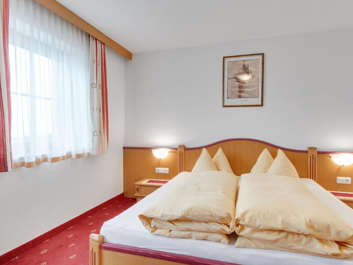 Quaint Apartment In Hainzenberg Near Horbergbahn Exterior photo